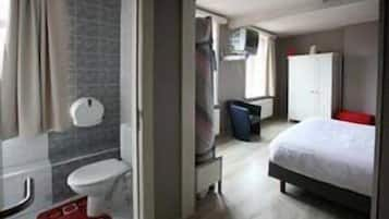 In-room safe, blackout curtains, free WiFi, bed sheets