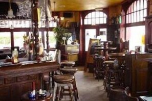 Bar (en la propiedad)