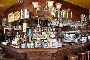Bar (on property) - The Piper's Pub (Middelkerke)