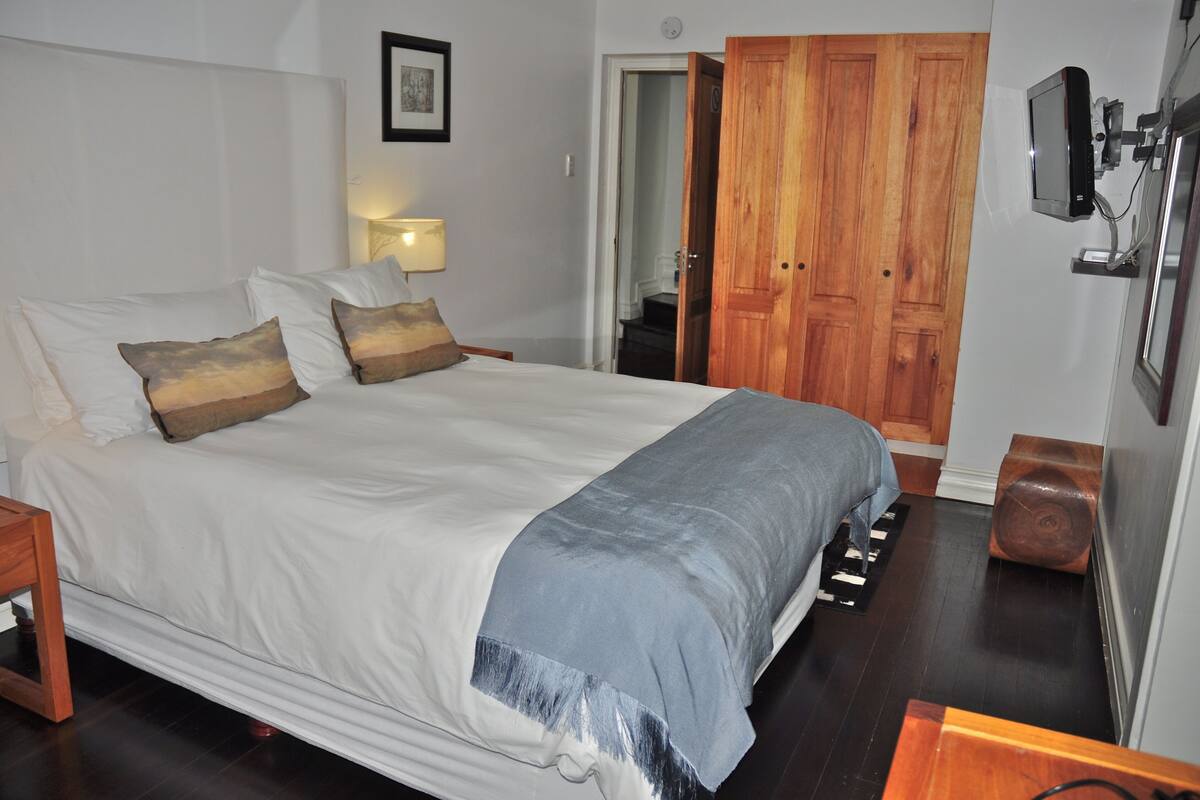 Premium bedding, memory-foam beds, in-room safe, individually decorated