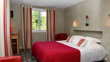 Double Room | Desk, blackout curtains, free cots/infant beds, rollaway beds
