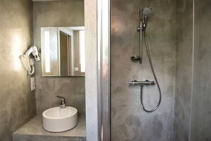 Free toiletries, hair dryer