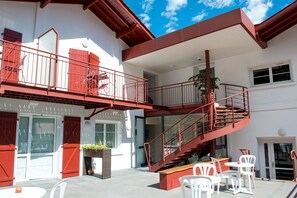 Courtyard - Ur Hegian (Ainhoa)