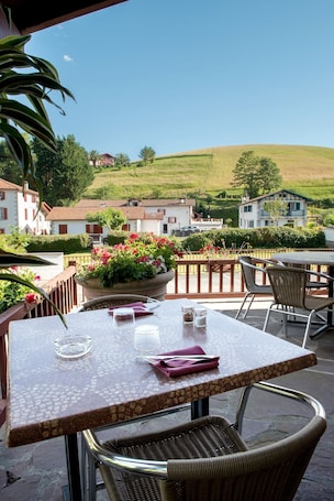 Terrace/patio. Ur Hegian