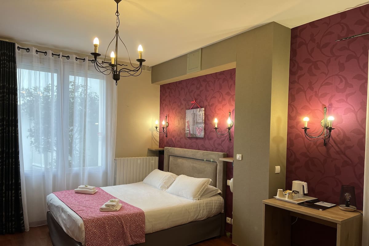Quadruple Room | Premium bedding, desk, soundproofing, iron/ironing board