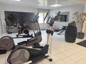 Gym - Calme des Pins Hôtel Piscine & Spa (Les Sables-d'Olonne)
