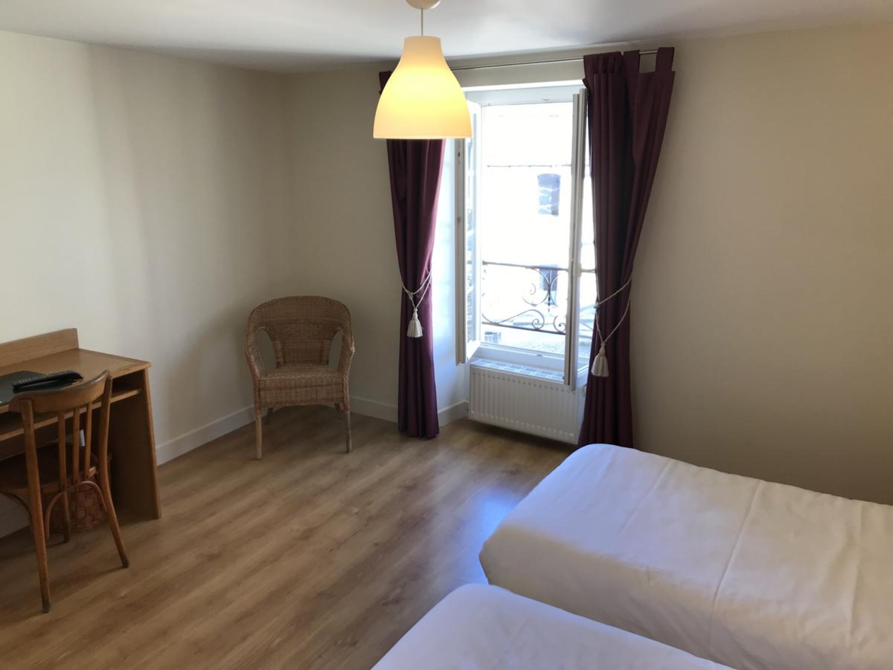 desk, soundproofing, free wifi, bed sheets