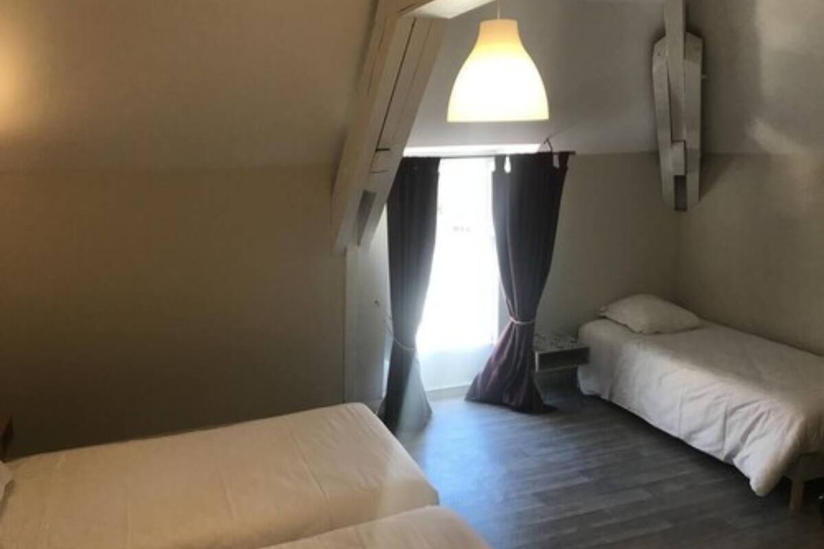 comfort triple room, balcony | desk, soundproofing, free wifi, bed sheets