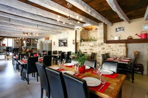 Dagelijks ontbijtbuffet (EUR 10 per persoon)