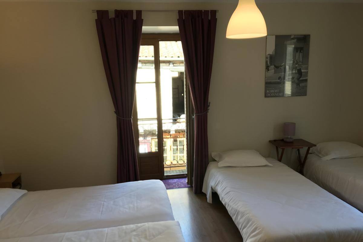 Family Room, Balcony | Desk, soundproofing, WiFi (free), bed sheets