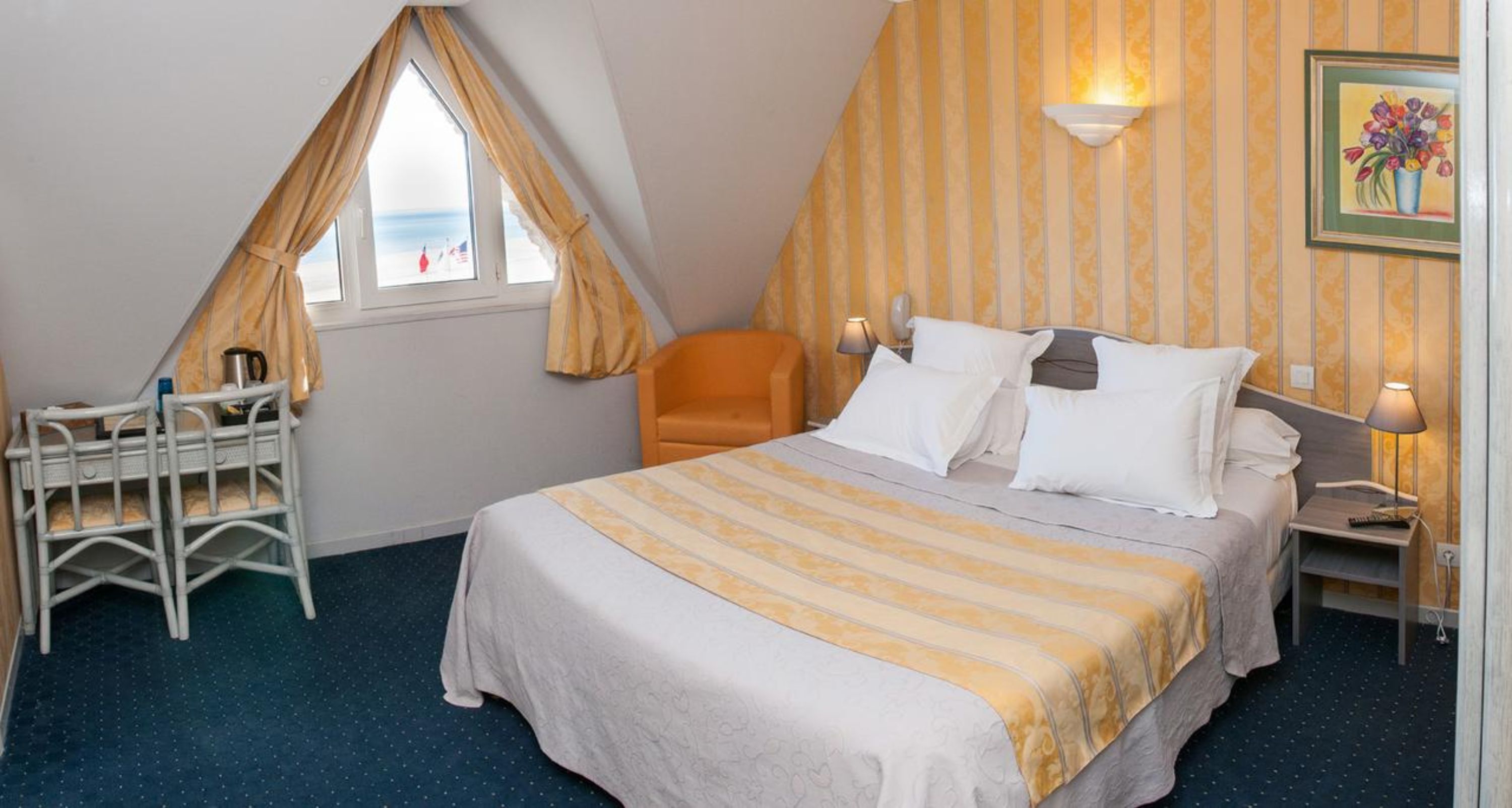 double room | desk, free wifi, bed sheets