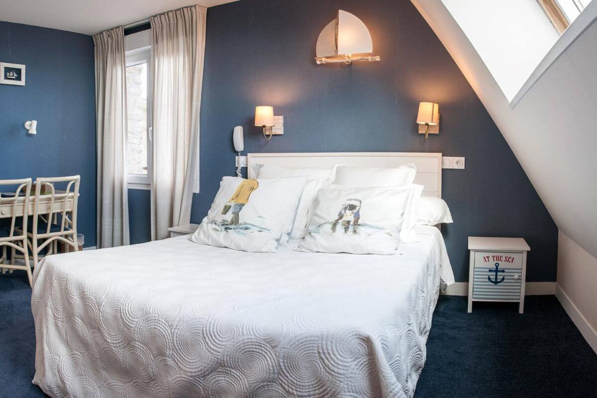 double room | desk, free wifi, bed sheets