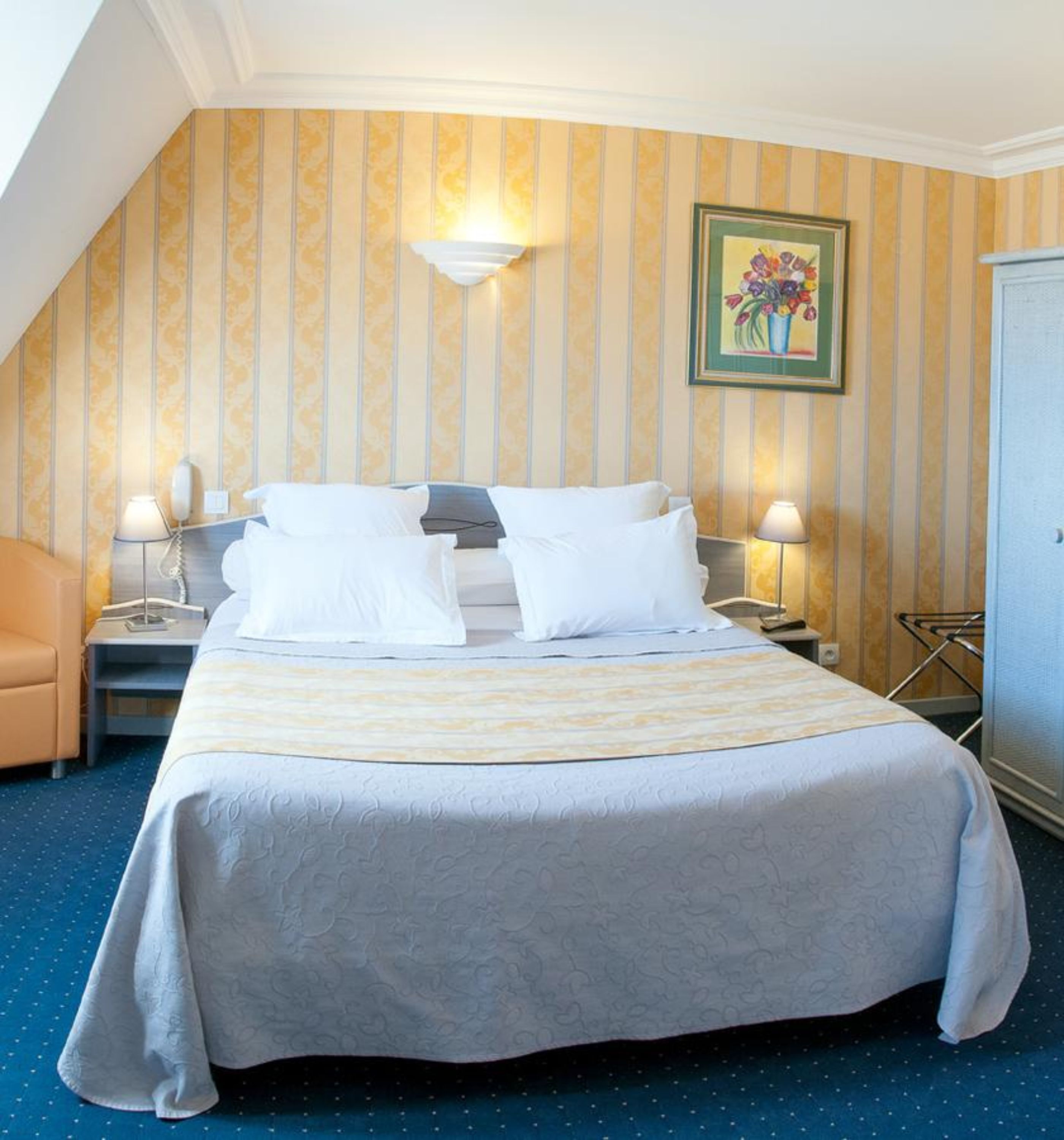 double room | desk, free wifi, bed sheets