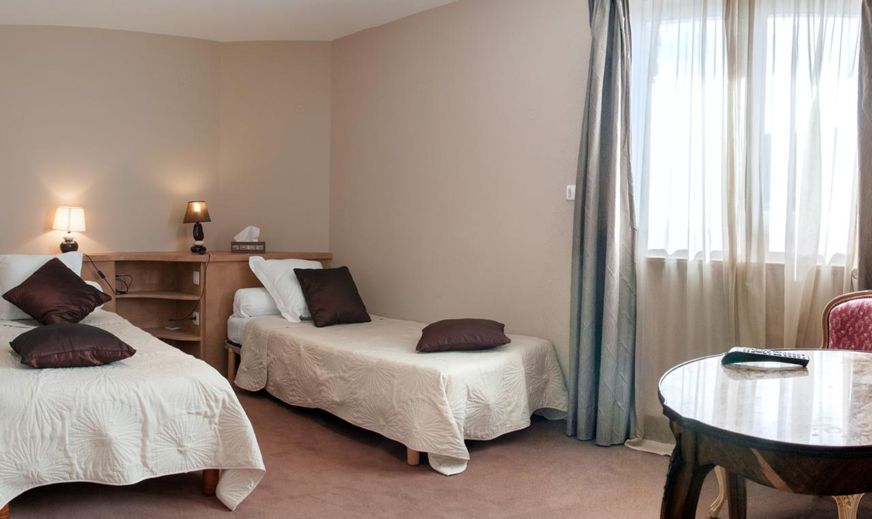 triple room | desk, free wifi, bed sheets