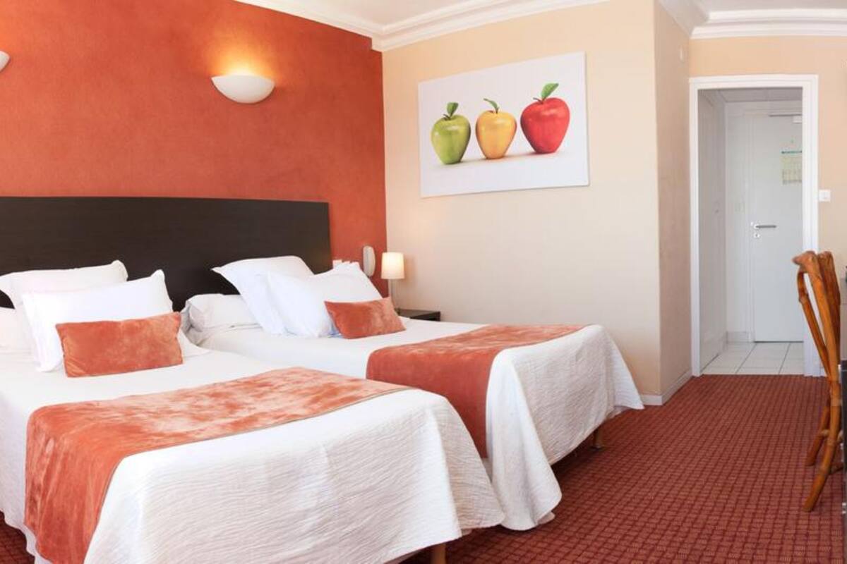 triple room | desk, free wifi, bed sheets