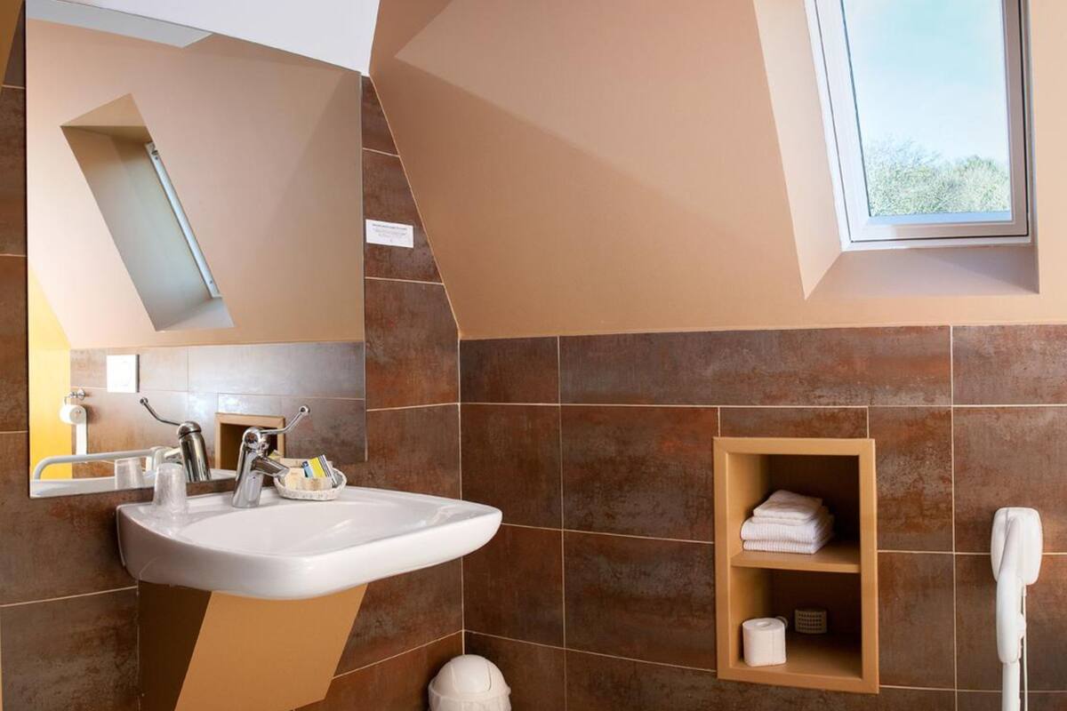 triple room | bathroom | shower, hair dryer, dressing gowns, towels