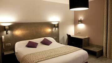 Chambre Supérieure | Bureau, rideaux occultants, lits bébé (gratuits), Wi-Fi gratuit