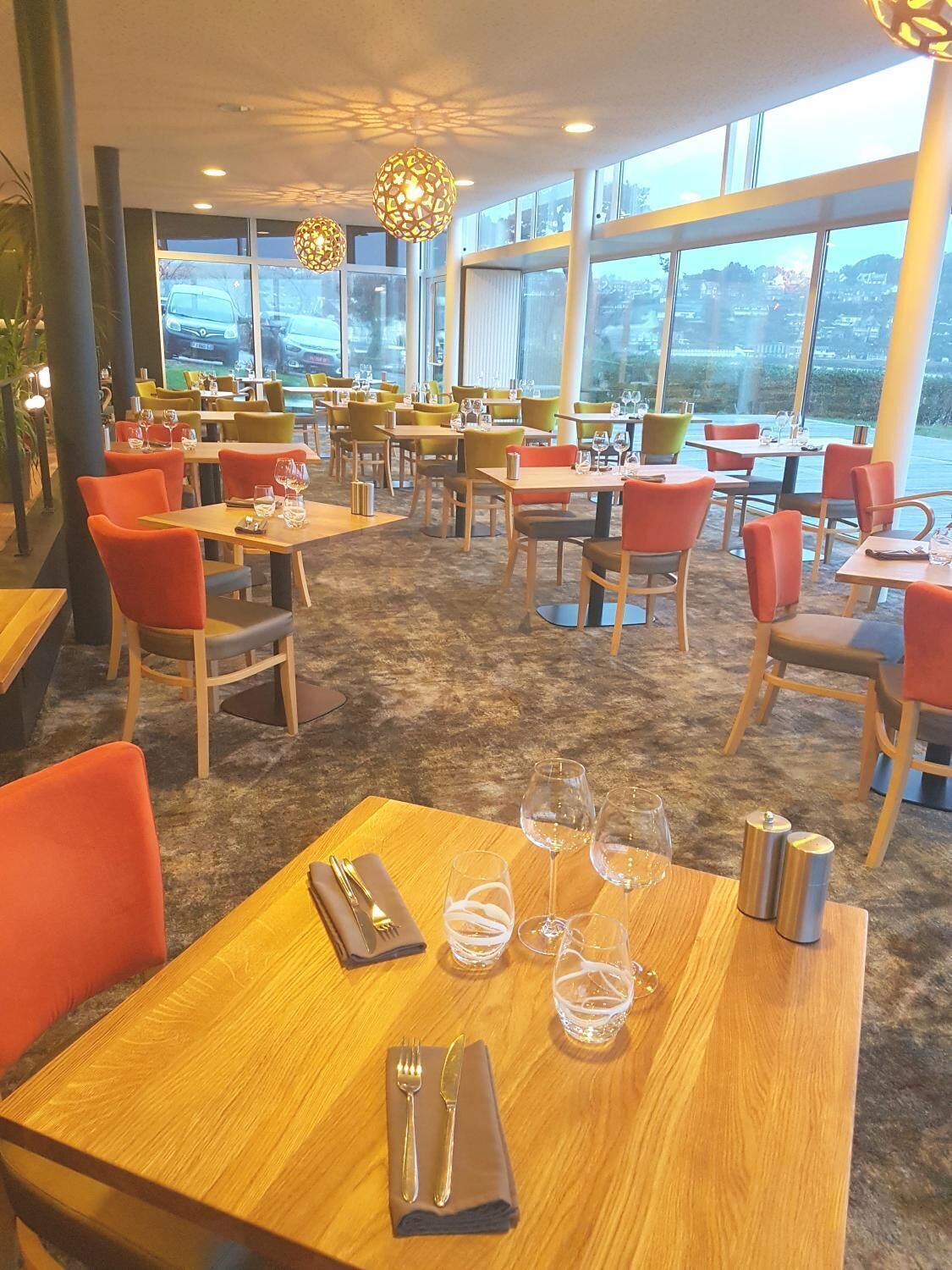 breakfast, dinner served; regional cuisine, sea views