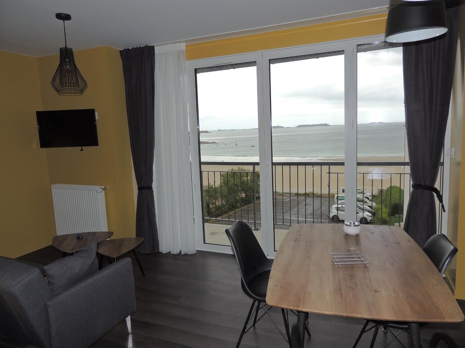 in-room safe, desk, soundproofing, free cots/infant beds