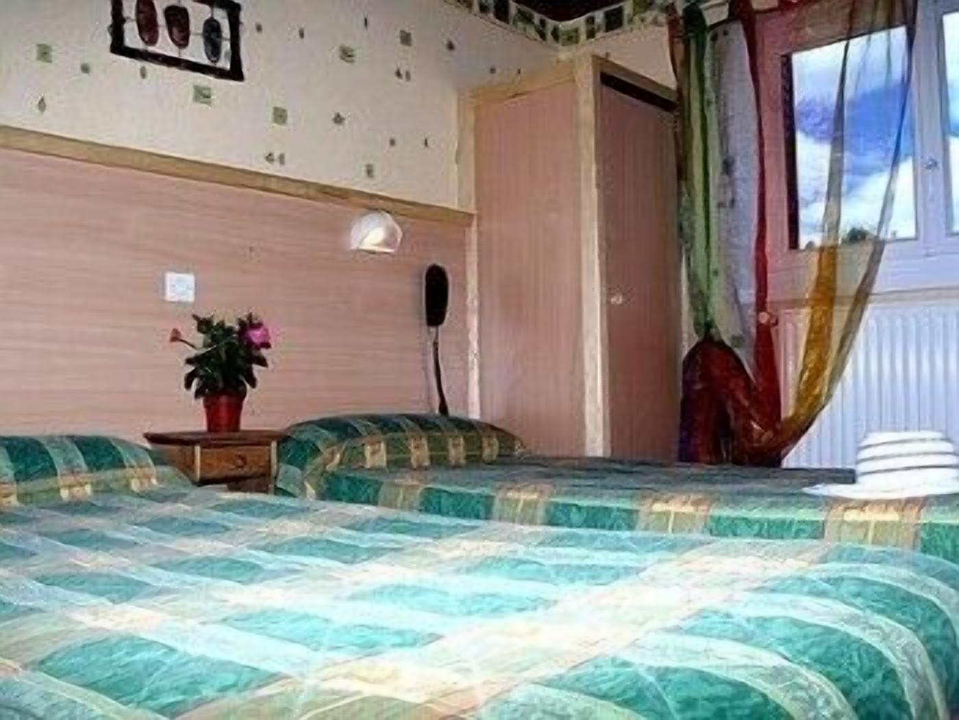 standard room, 2 single beds | desk, free cots/infant beds, free wifi