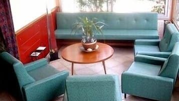 Coin salon dans le hall