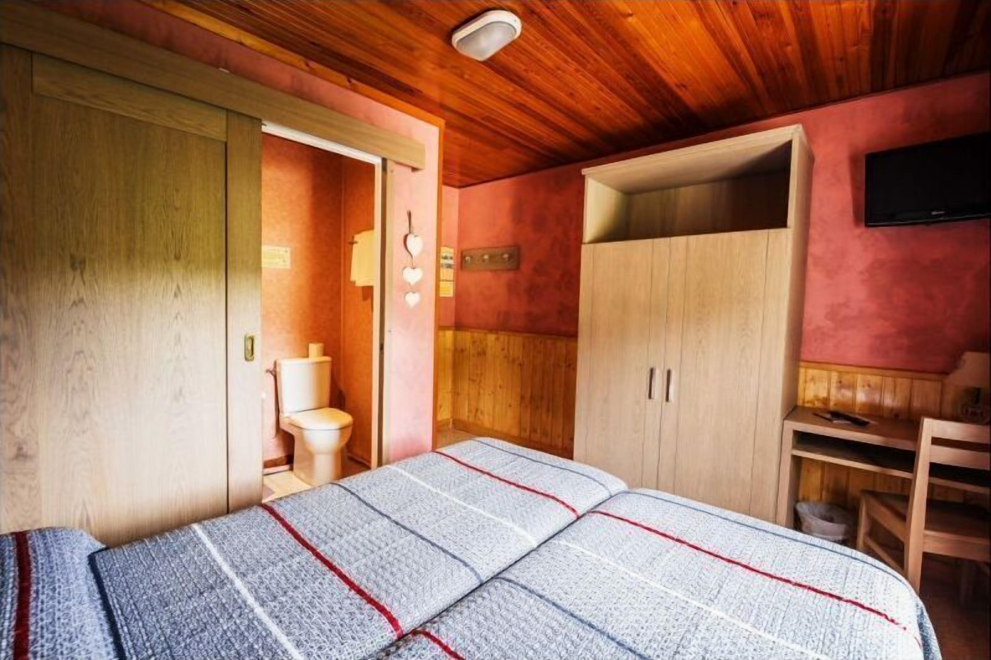 standard room, 2 single beds | desk, free cots/infant beds, free wifi