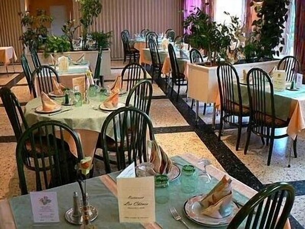 Breakfast, lunch, dinner served; Mediterranean cuisine 