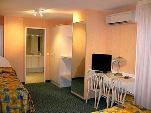 Bàn, nôi (giường cho trẻ sơ sinh) miễn phí 