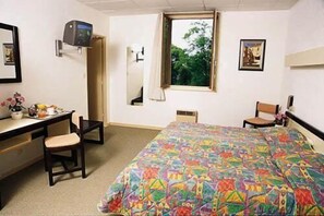 In-room safe, desk, iron/ironing board, free WiFi - Remotel (Knutange)