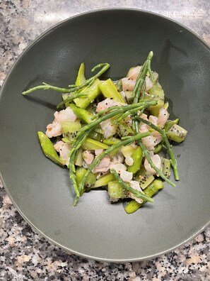 A dish of shrimp and green vegetables in a bowl.