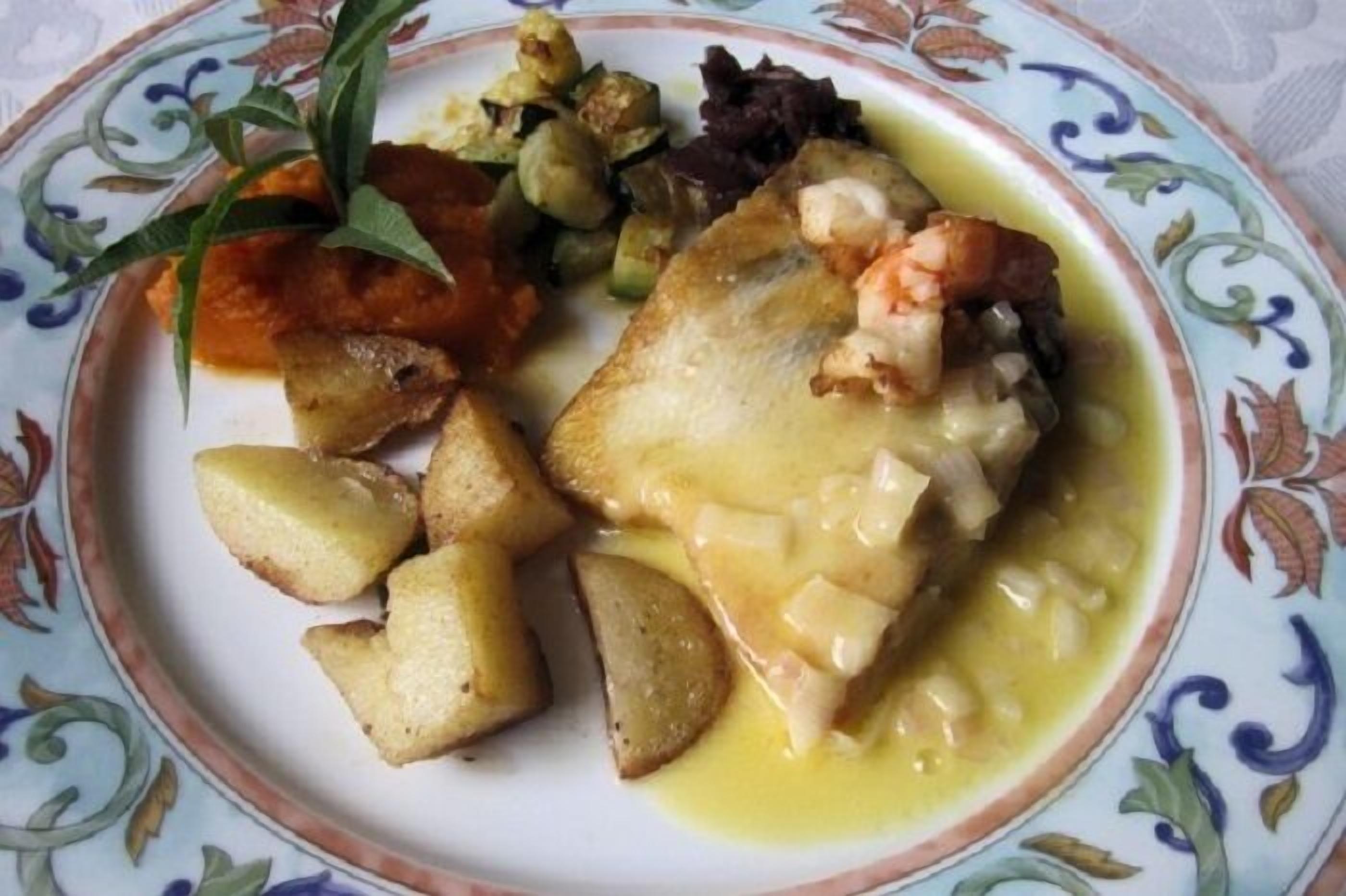 lunch and dinner served