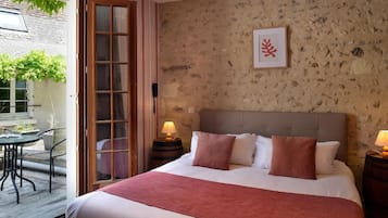 Comfort Double Room | Individually decorated, desk, free WiFi, bed sheets