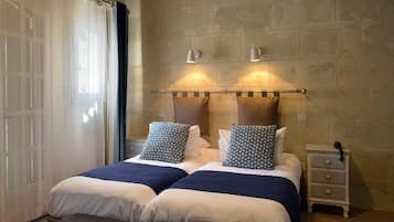 Comfort Double Room | Individually decorated, desk, free WiFi, bed sheets