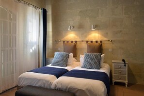 标准房, 2 张单人床 | 特色装修、办公桌、免费 WiFi、床单