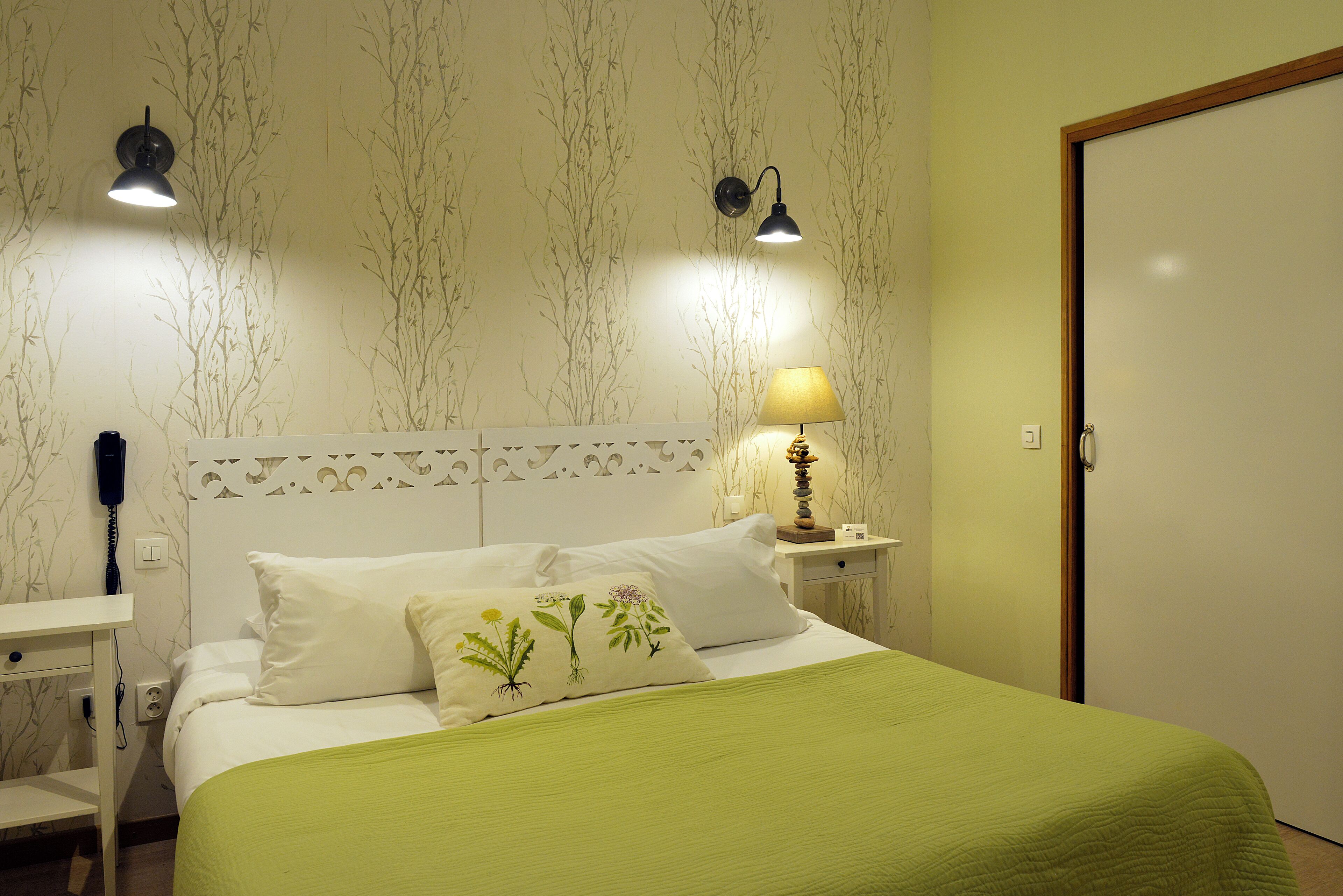 Dobbeltrom – standard | Individuelt dekorert, skrivebord, wi-fi (inkludert) og sengetøy