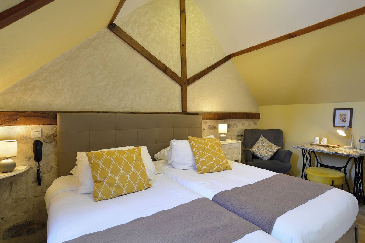 standard room, 2 single beds | individually decorated, desk, free wifi, bed sheets