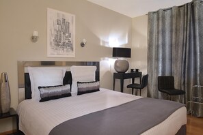 Schreibtisch, Verdunkelungsvorhänge, kostenloses WLAN, Bettwäsche