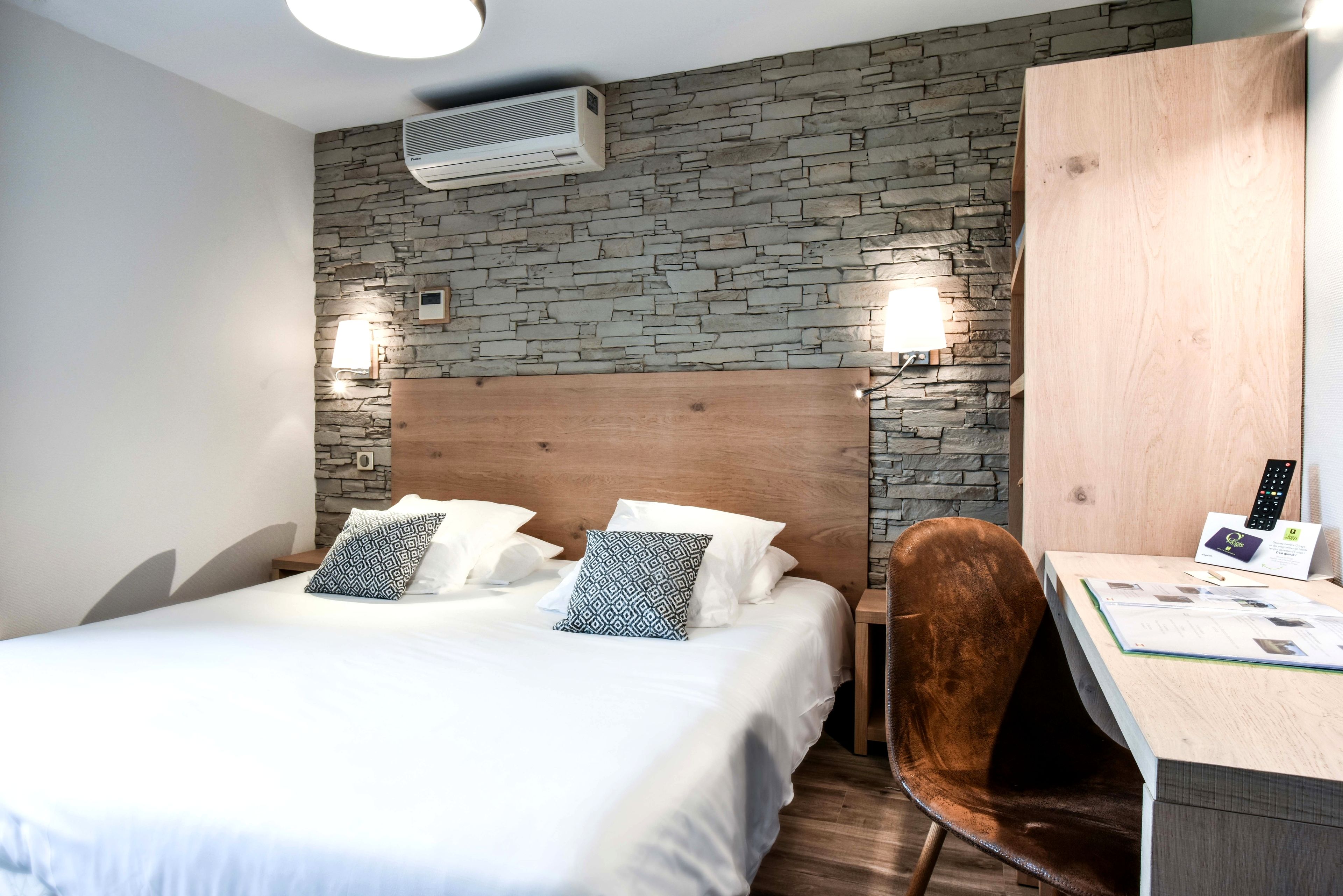 double room | desk, iron/ironing board, rollaway beds, free wifi