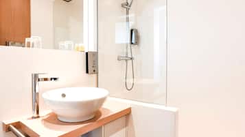Gratis toiletartikelen, een haardroger, handdoeken