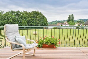 Quadruple Room | Desk, iron/ironing board (on request), rollaway beds (surcharge) - Auberge du Relais (Berenx)