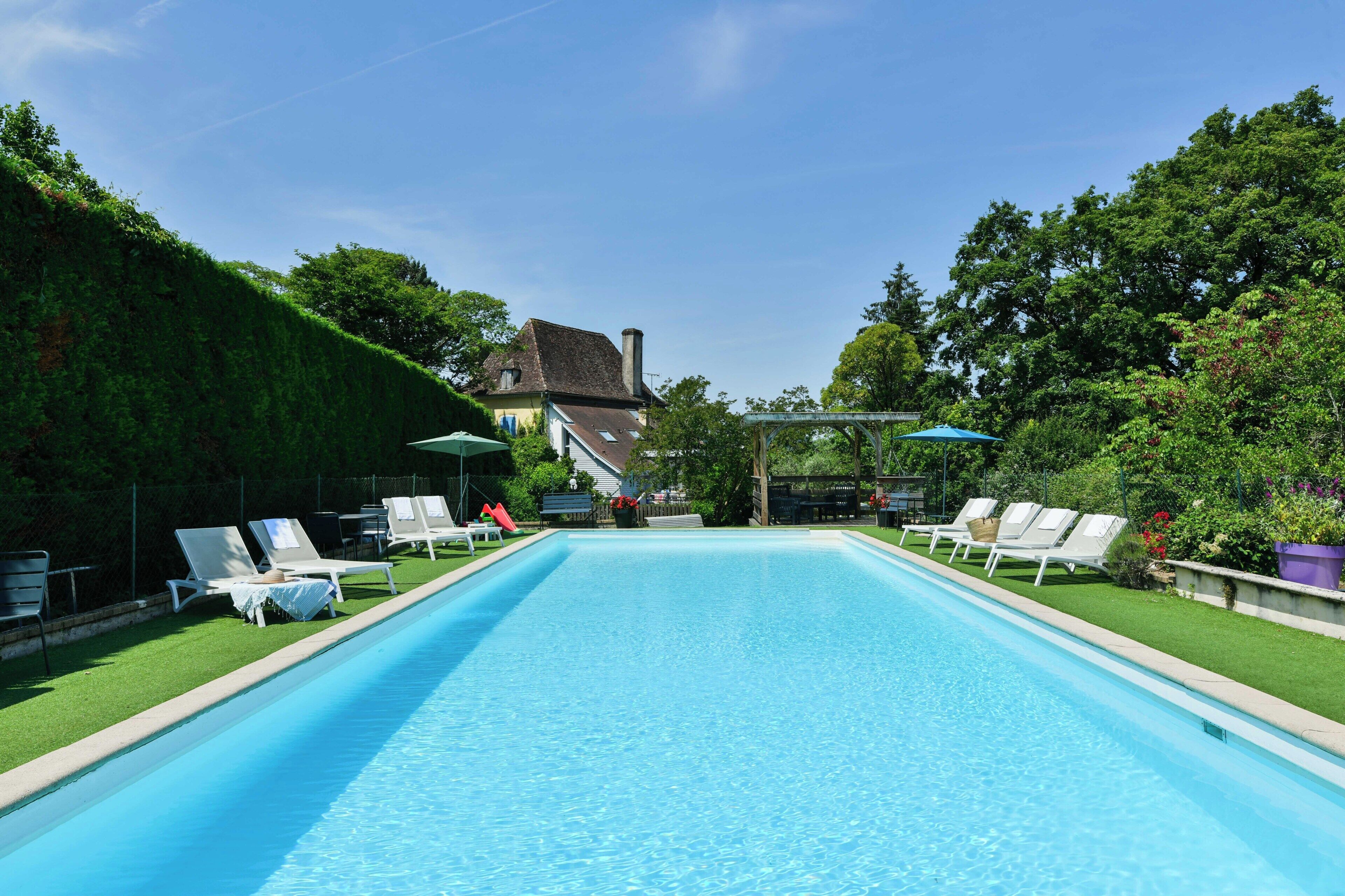 Outdoor pool, open 10 AM to 7 PM, pool loungers