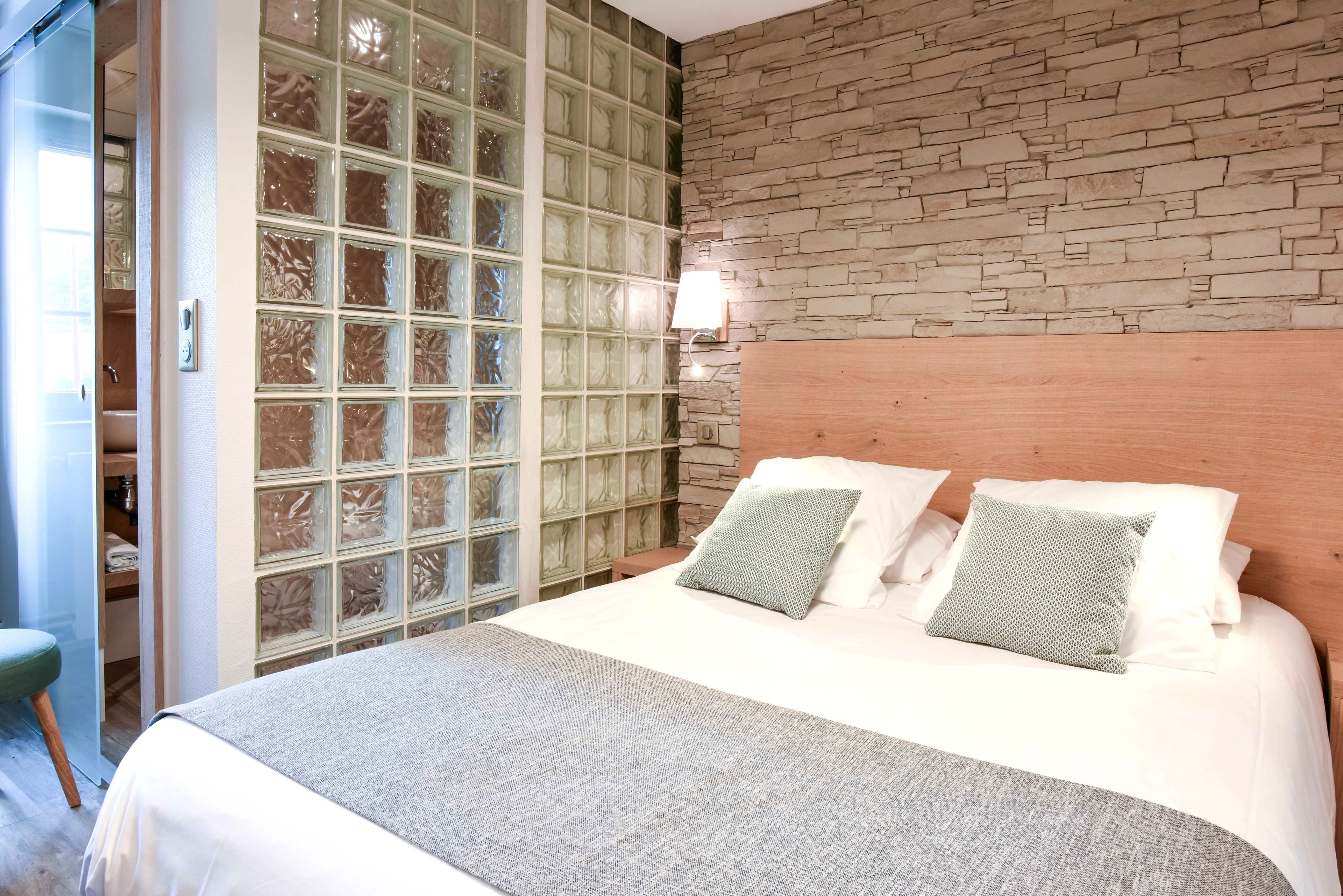 double room | desk, iron/ironing board, rollaway beds, free wifi