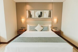 Premium bedding, down comforters, pillowtop beds, minibar - Grand Soluxe Zhongyou Hotel Shenzhen (Shenzhen)