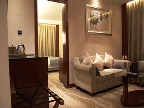 Sengetøy av topp kvalitet, dundyner, senger med overmadrass og minibar