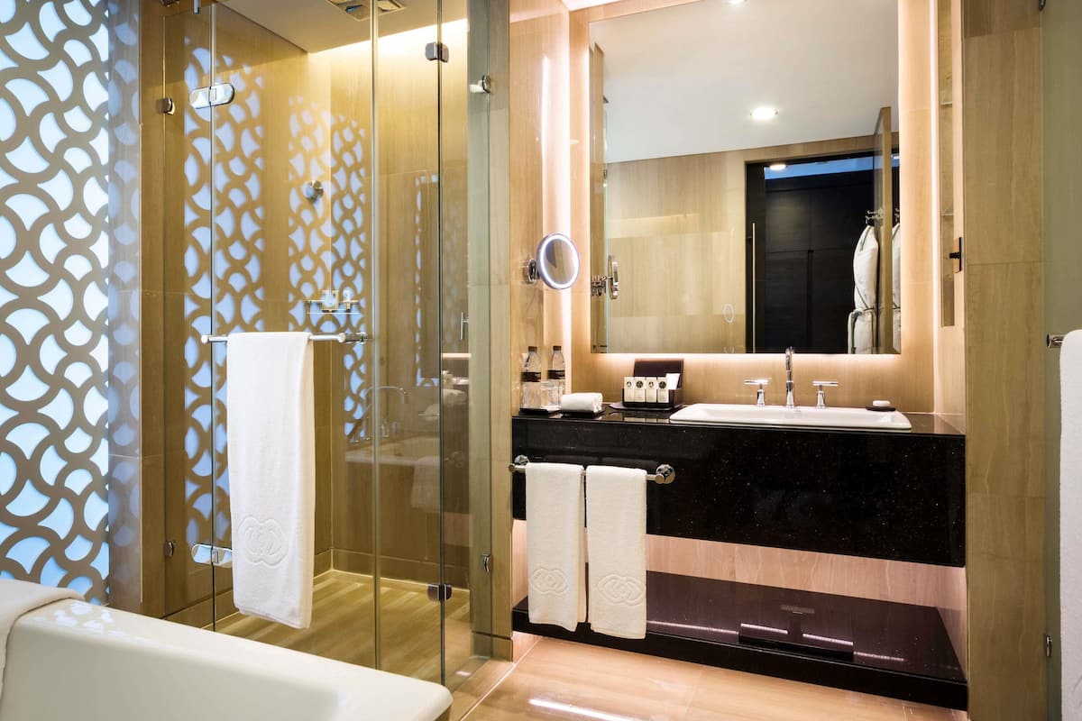1 bedroom, premium bedding, minibar, in-room safe