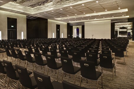 Sofitel Abu Dhabi Corniche - Image 61