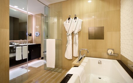 Sofitel Abu Dhabi Corniche - Image 54