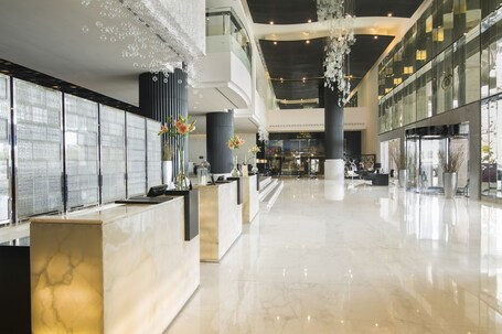 Sofitel Abu Dhabi Corniche - Image 7