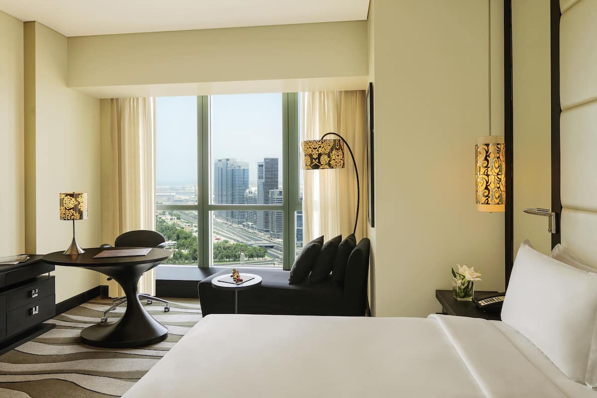 Superior-Zimmer, 1Â King-Bett, Stadtblick | 1 Schlafzimmer, hochwertige Bettwaren, Minibar, Zimmersafe