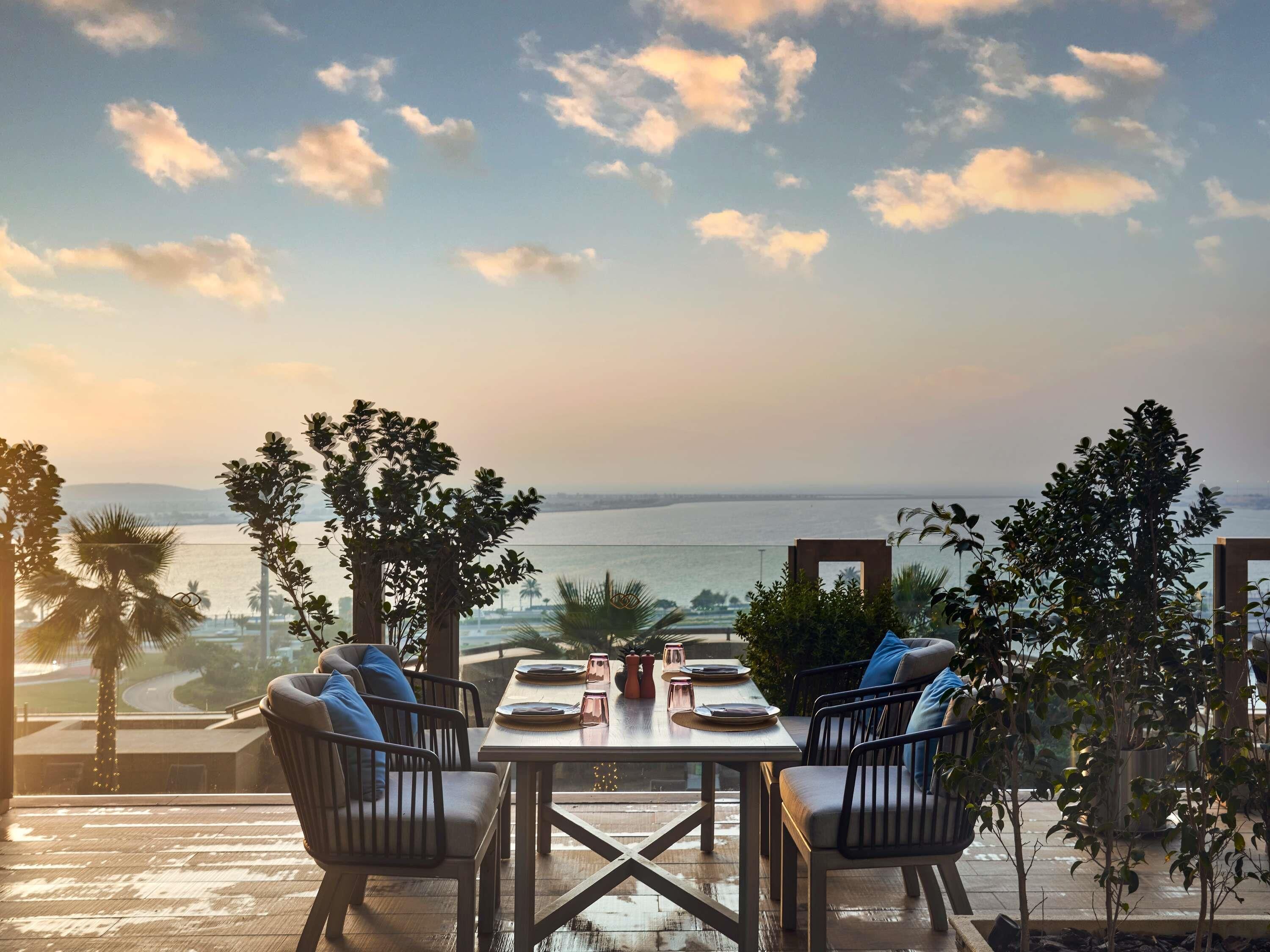 3 restaurants, spécialités Cuisine internationale